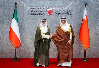 وزير الخارجية يبحث مع نظيره الكويتي تعزيز التعاون والتنسيق السياسي والدبلوماسي في المحافل الإقليمية والدولية