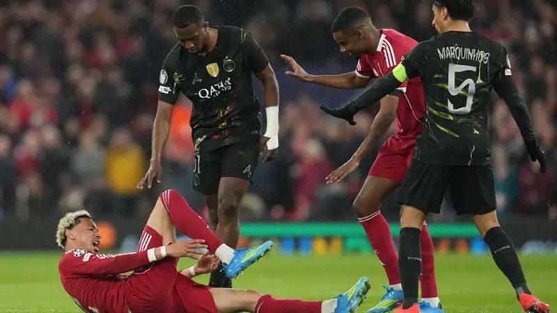 إيكيتيكي لاعب ليفربول يغيب 9 أشهر بسبب إصابة خطيرة
