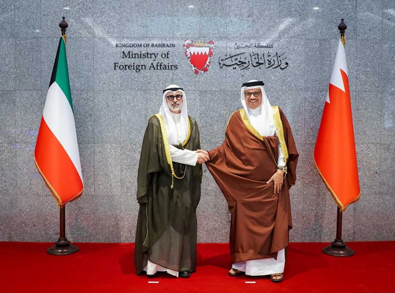 وزير الخارجية يبحث مع نظيره الكويتي تعزيز التعاون والتنسيق السياسي والدبلوماسي في المحافل الإقليمية والدولية