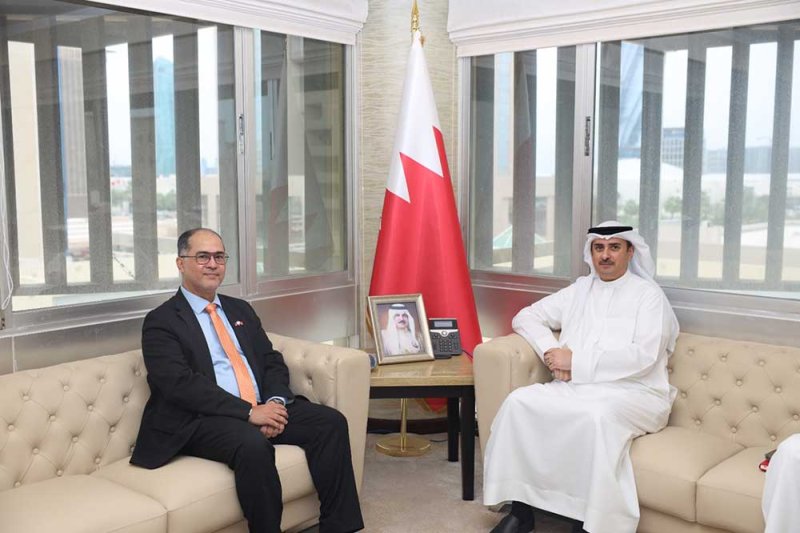 وزير العدل يستقبل سفير الفلبين لدى البحرين