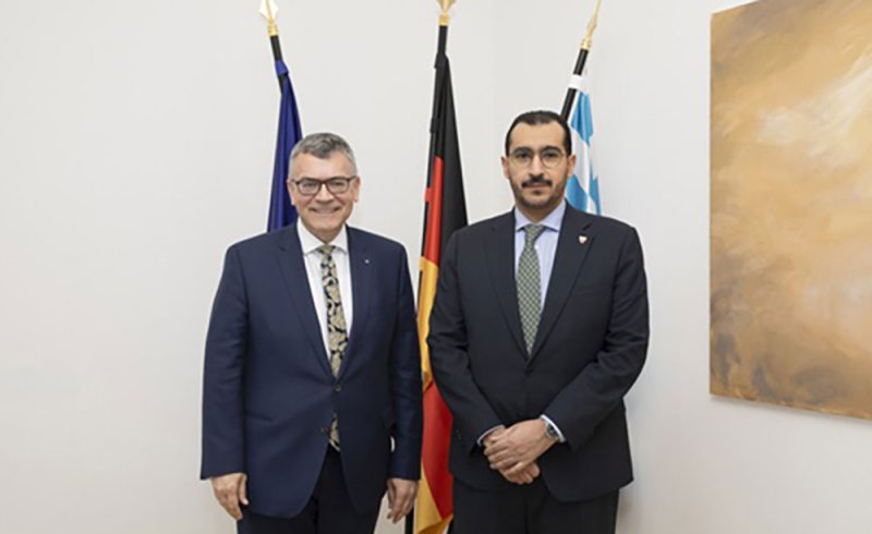 سفير مملكة البحرين لدى جمهورية ألمانيا الاتحادية يجتمع مع رئيس ديوان مستشارية ولاية بافاريا وزير الدولة للشؤون الاتحادية والإعلام