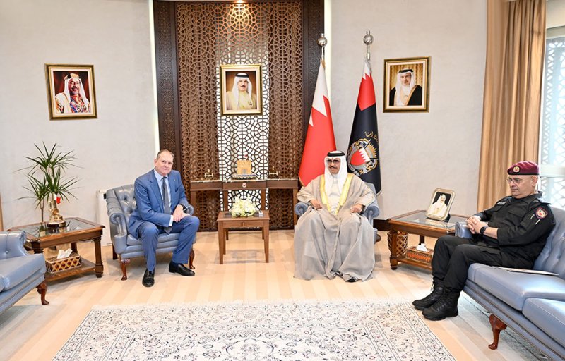 وزير الداخلية يبحث مع السفير الايطالي تعزيز التعاون وتبادل الخبرات بين البلدين