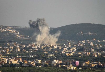 تصعيد بعد الهدنة.. إسرائيل تستهدف عناصر حزب الله جنوب لبنان