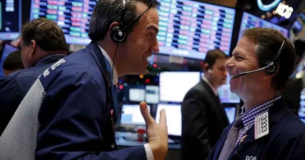 وول ستريت تسجل مستويات قياسية مع تراجع النفط وفتح مضيق هرمز