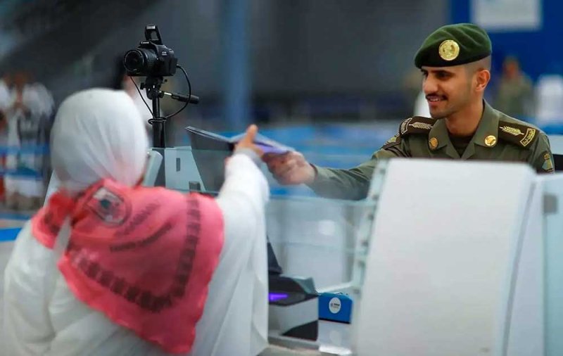 السعودية تبدأ استقبال طلائع الحجاج