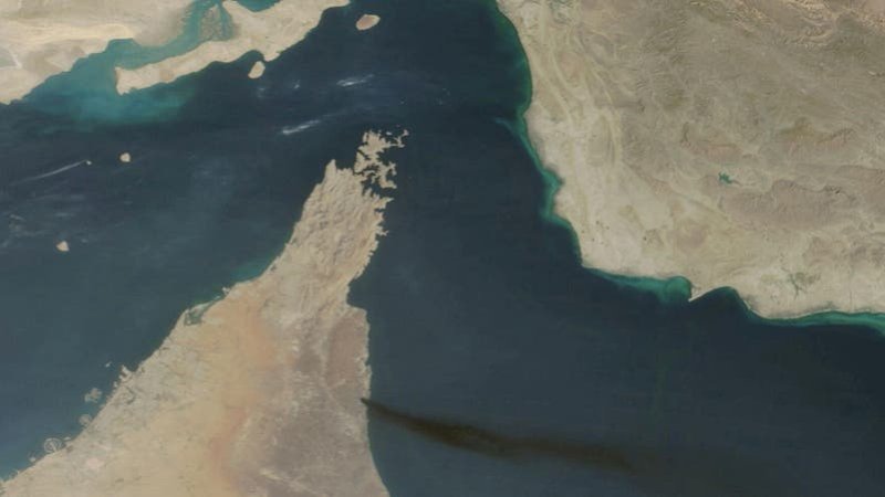 مسؤول استخباراتي: مضيق هرمز تحت سيطرة الحرس الثوري الإيراني ومغلق فعلياً