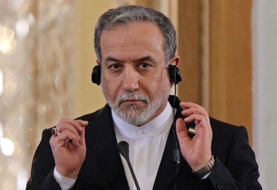 إيران.. أزمة هرمز تكشف "شرخا" بين السياسيين والعسكريين