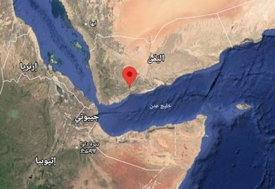 غارة تستهدف منصة صواريخ للحوثيين بعد تهديد بإغلاق باب المندب