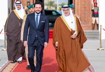 سمو ولي العهد رئيس مجلس الوزراء في مقدمة مودعي ولي عهد المملكة الأردنية الهاشمية لدى مغادرته البلاد