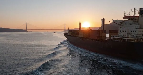 الاتحاد الأوروبي يوسع عقوبات إيران لتشمل المسؤولين عن إغلاق هرمز