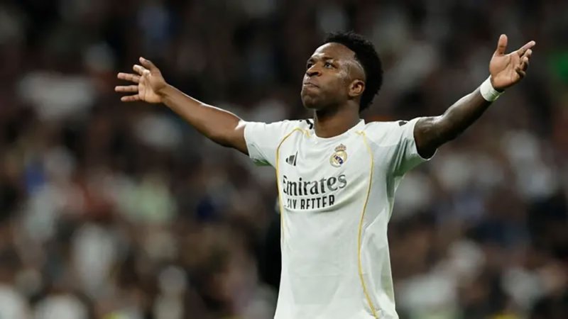 "فينيسيوس يفعل ما يريده".. شرط يبعد المدربين عن ريال مدريد