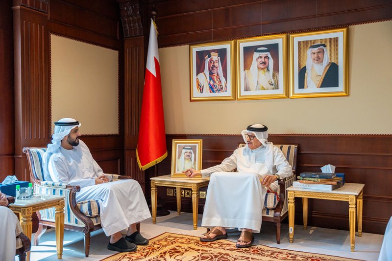 وزير الخارجية يستقبل سفير دولة الإمارات العربية المتحدة لدى مملكة البحرين