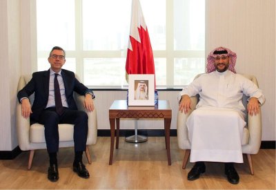 الرئيس التنفيذي لهيئة تنظيم سوق العمل يستقبل سفير الجمهورية الفرنسية لدى مملكة البحرين