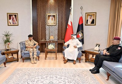 وزير الداخلية يشيد بجاهزية قوة دفاع البحرين ومسئولياتها الوطنية في مواجهة تداعيات العدوان الإيراني السافر