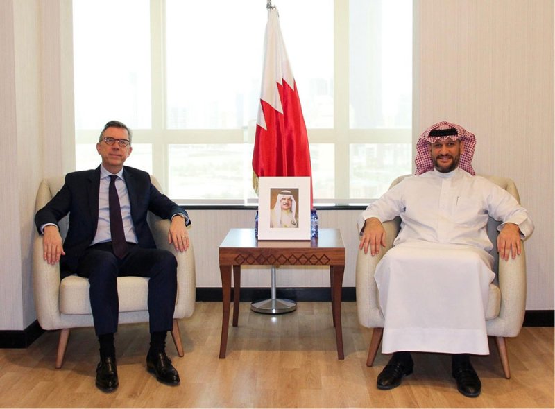 الرئيس التنفيذي لهيئة تنظيم سوق العمل يستقبل سفير الجمهورية الفرنسية لدى مملكة البحرين