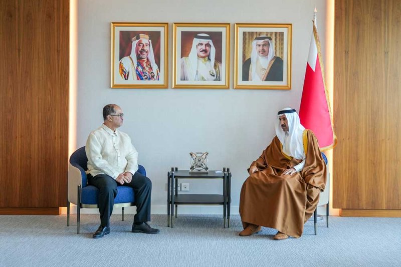 وزير المواصلات يستعرض التعاون في مجالات النقل والاتصالات مع السفير الفلبيني