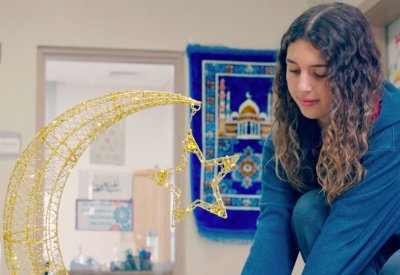 رمضان في المدرسة الأمريكية بالبحرين: كيف يربط الطلبة بين تعلم اللغة العربية وقيم الإيمان والعطاء والتقاليد المجتمعية