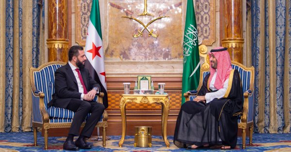 ولي العهد السعودي يبحث مع الرئيس السوري المستجدات في المنطقة