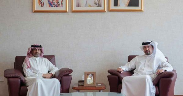 رئيس الجمارك يبحث مع رئيس جمعية رجال الأعمال البحرينية تحديات القطاعين التجاري والصناعي