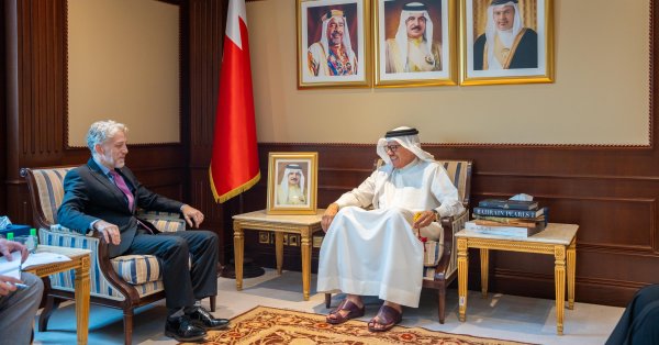 وزير الخارجية يستقبل سفير المملكة المتحدة لدى مملكة البحرين