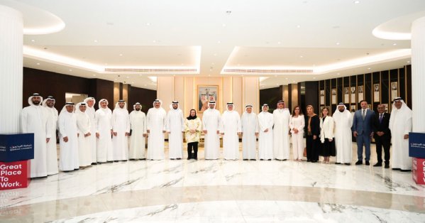 وزير “الصناعة” يزور “غرفة البحرين” ويؤكد تعزيز الشراكة مع القطاع الخاص