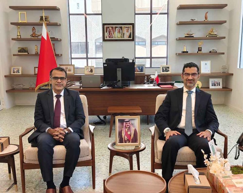 وزير شؤون البلديات والزراعة يلتقي سفير جمهورية باكستان الإسلامية لدى مملكة البحرين