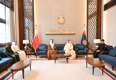 وزير الداخلية يشيد خلال استقباله سفير دولة الإمارات العربية المتحدة بالعلاقات الأخوية الوثيقة التي تجمع البلدين والشعبين الشقيقين