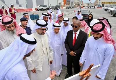 سمو محافظ الجنوبية يقوم بزيارة تفقدية لمدينة عيسى لمتابعة احتياجات الأهالي