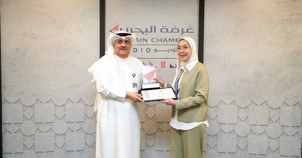 “الغرفة” تكرّم موظفة متميزة ضمن توجهها لتعزيز ثقافة التميّز المؤسسي