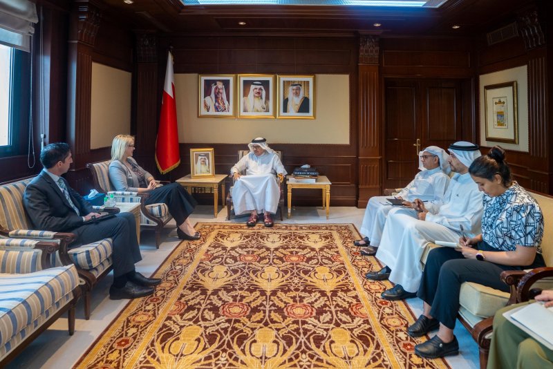 وزير الخارجية يستقبل سفيرة الولايات المتحدة الأميركية لدى مملكة البحرين