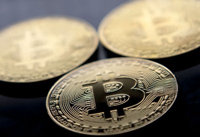 واشنطن تجمد عملات رقمية مرتبطة بالنظام الإيراني