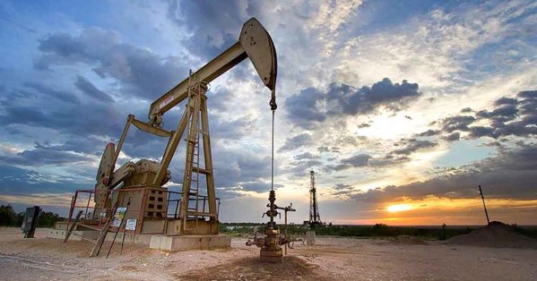 النفط يواصل ارتفاعه مع تصاعد التوتر بشأن مضيق هرمز