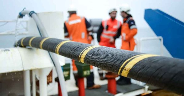 البحرين تنظم ربط محطات الكابلات لتعزيز تنافسية قطاع الاتصالات