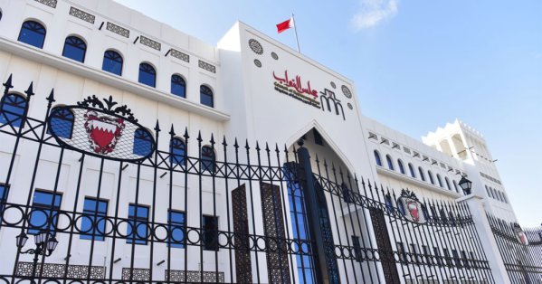 تبني قيود على انبعاثات الغازات الضارة الصادرة من عوادم السفن