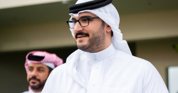 سمو الشيخ عيسى بن سلمان بن حمد يشهد السباق الختامي لموسم الخيل