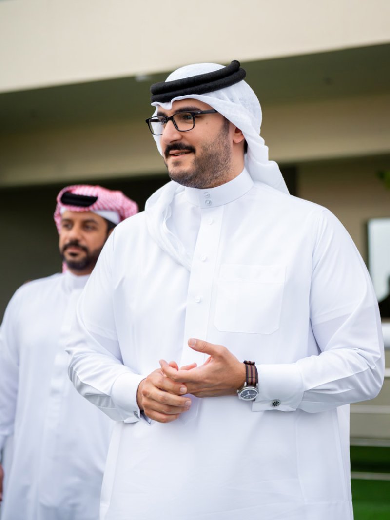 سمو الشيخ عيسى بن سلمان بن حمد يشهد السباق الختامي لموسم الخيل