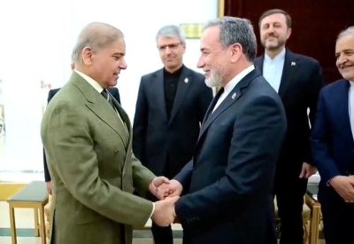 عراقجي يسلم باكستان مطالب بلاده ويغادر.. دون لقاء الوفد الأميركي