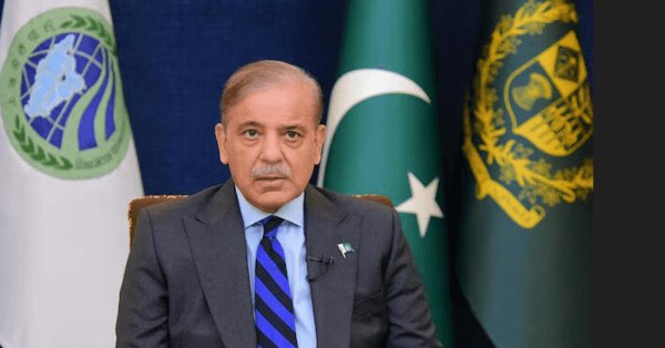 رئيس وزراء باكستان يلتقي عراقجي في إسلام آباد