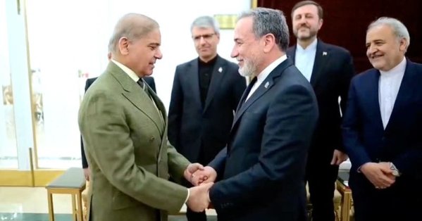 عراقجي يسلم باكستان مطالب بلاده ويغادر.. دون لقاء الوفد الأميركي