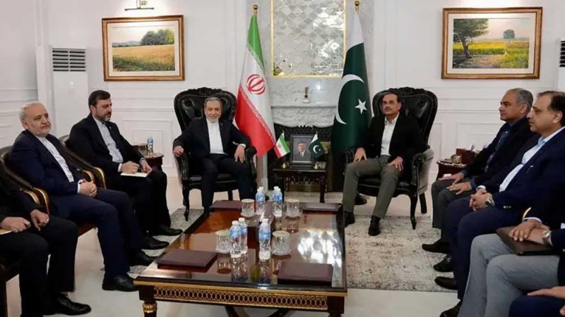 طهران تتحفظ على مطالب واشنطن.. ولا انفراجة في إسلام آباد