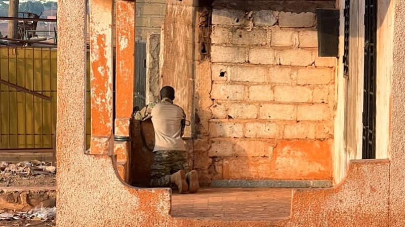 مشاهد تهز مالي.. مجموعات مسلحة على أبواب باماكو
