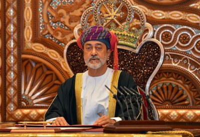 سلطان عمان يبحث مع عراقجي مستجدات الأوضاع بالمنطقة