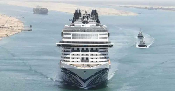قناة السويس تستقبل سفينة سياحية عملاقة نجت من حصار هرمز