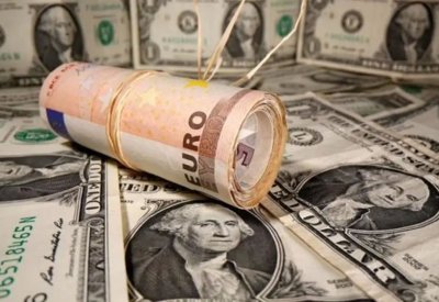 الدولار يتأرجح مع تقييم المتداولين لتعثر المحادثات بين أميركا وإيران