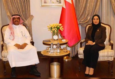 سفيرة البحرين في مصر تبحث مع القائم بأعمال المؤسسة الملكية جهود العمل الإنساني