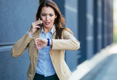 الانضباط الزائد في المواعيد.. عادة يومية أم آلية دفاع؟