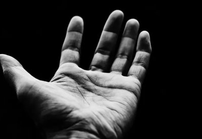 ترند "قراءة الكف" يشعل التواصل.. "خطأ قد يكلفك غالياً جداً"