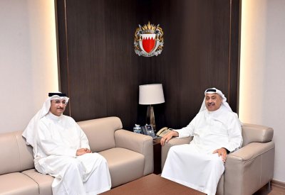 وكيل وزارة الداخلية يستقبل وكيل وزارة المواصلات والاتصالات لشؤون الموانئ والملاحة البحرية