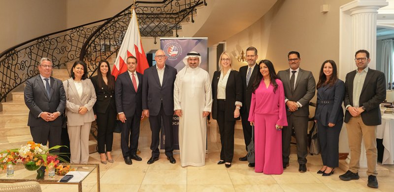 وزير الصناعة والتجارة يلتقي سفيرة الولايات المتحدة الأمريكية لدى مملكة البحرين ورئيس غرفة التجارة الأمريكية في البحرين