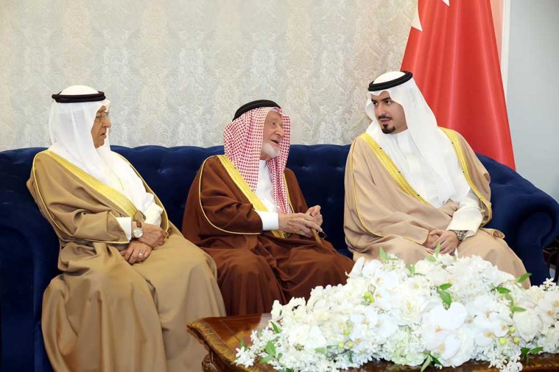 أهالي "العاصمة" يؤكدون وقوفهم صفاً واحداً خلف قرارات القيادة لصون أمن الوطن